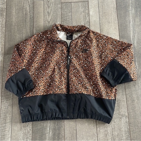 Nike Size Medium Leopard Printed Full Zip Sporty Jacket. - Picture 7 of 11